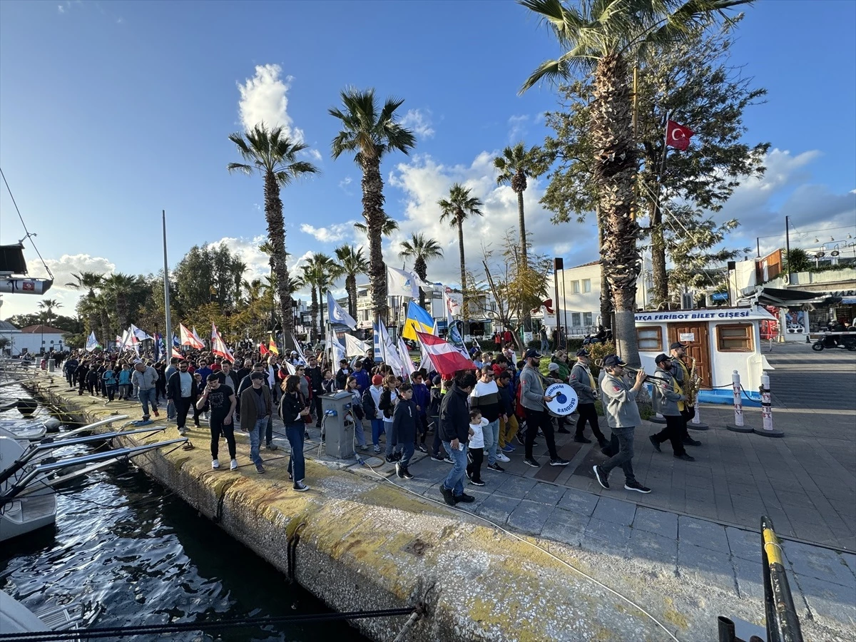 Bodrum Uluslararası Optimist Yarışları'nda Kortej Yürüyüşü Gerçekleştirildi
