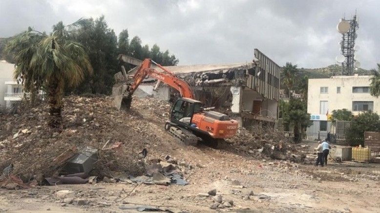 Datça’da Kazım Yılmaz İlkokulu’nda yıkım çalışması