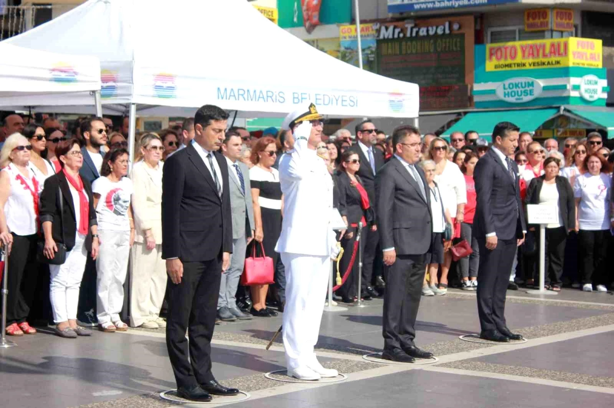 Marmaris'te Cumhuriyet Bayramı çelenk sunma töreni düzenlendi